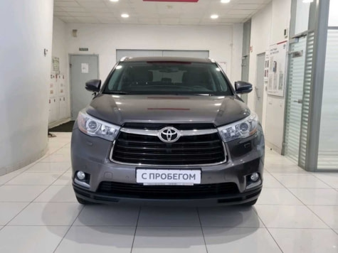 Автомобиль с пробегом Toyota Highlander в городе Омск ДЦ - Свободный склад USED (Тойота Центр Омск / Лексус - Омск / OMODA Автоплюс / JAECOO Автоплюс) (с пробегом)