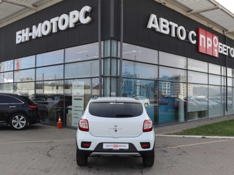 Автомобиль с пробегом Renault Sandero в городе Симферополь ДЦ - Симферополь