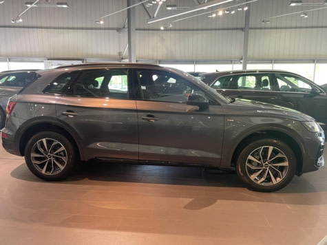 Новый автомобиль Audi Q5L Luxury Dynamicв городе Екатеринбург ДЦ - АЦ Космонавтов