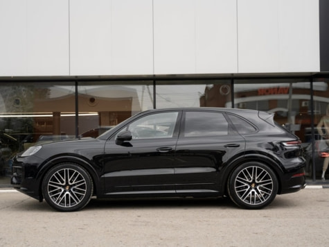 Новый автомобиль Porsche Cayenne Baseв городе Пермь ДЦ - VERRA Premium - центр премиальных автомобилей