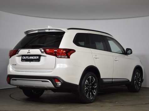 Новый автомобиль Mitsubishi OUTLANDER - 7 мест Intense+в городе Санкт-Петербург ДЦ - РОЛЬФ Витебский Mitsubishi