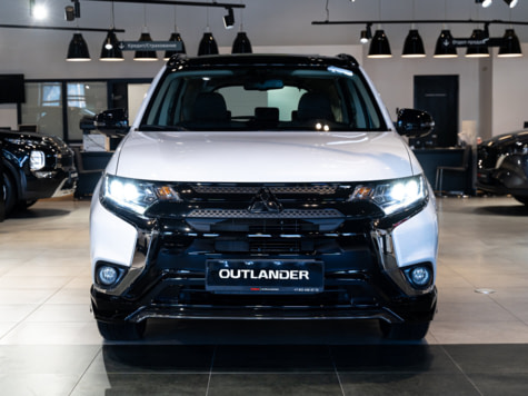 Новый автомобиль Mitsubishi OUTLANDER - 7 мест Ultimateв городе Санкт-Петербург ДЦ - РОЛЬФ Витебский Mitsubishi