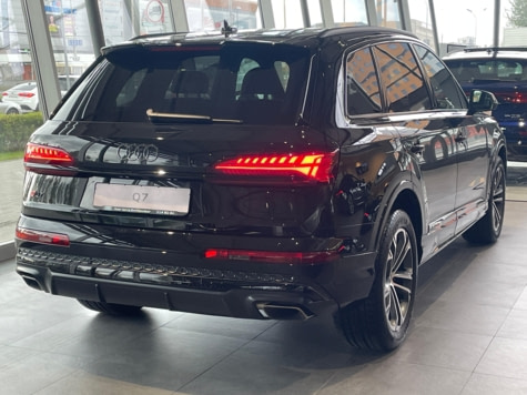 Новый автомобиль Audi Q7 Baseв городе Екатеринбург ДЦ - АЦ Космонавтов