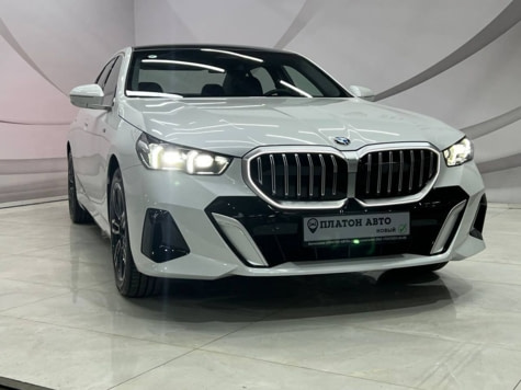 Новый автомобиль BMW 5 серии 530i xDrive M Sportв городе Воронеж ДЦ - Платон Авто